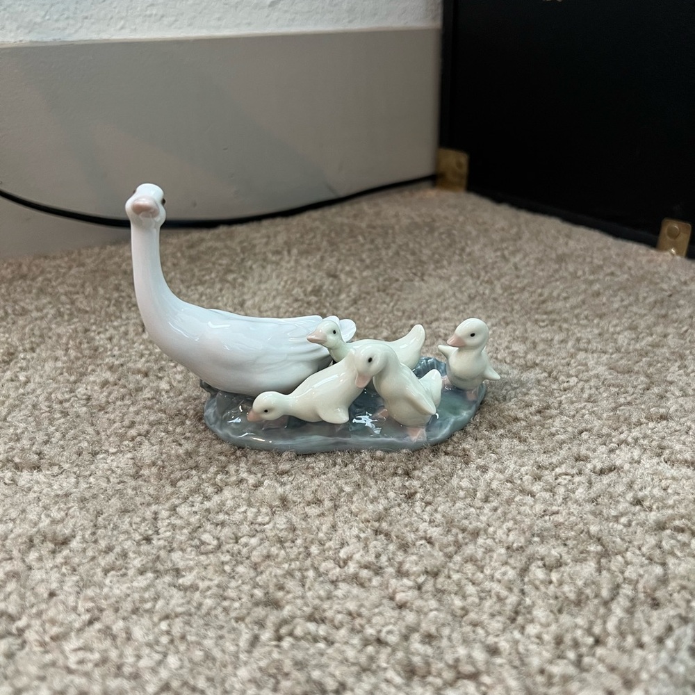 Lladro LITTLE DUCKS AFTER MOTHER